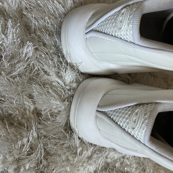 A size 4 white diesel sneaker - Picture 6 of 6